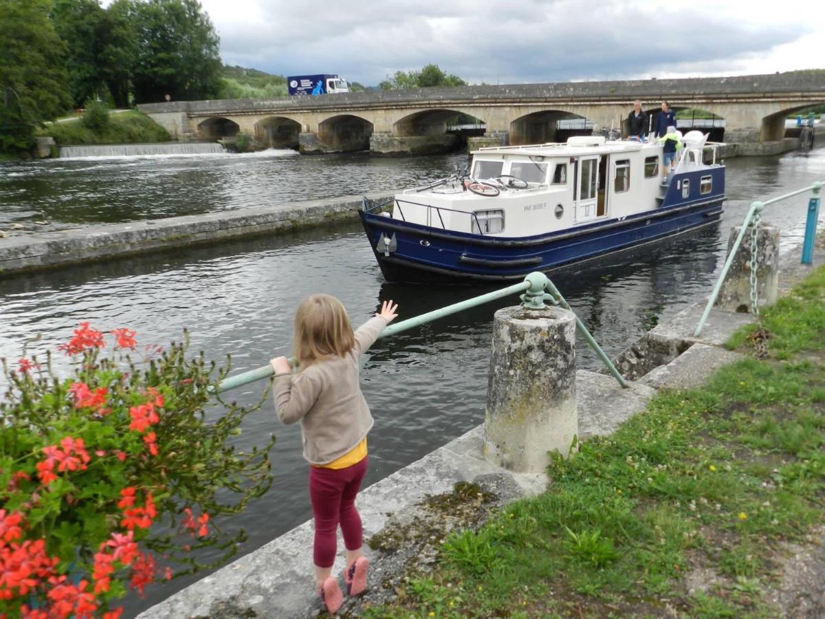 Entre Canal Et Vignes Bed and Breakfast Escolives-Sainte-Camille Buitenkant foto